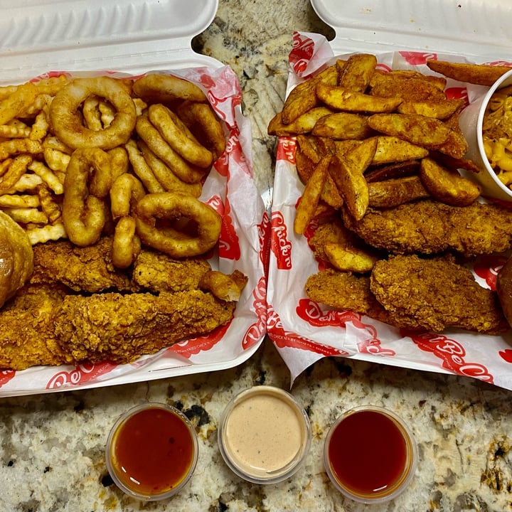 photo of Don’t be Chick’n Thicc Chick Combo Box shared by @plantandflores on  23 Mar 2022 - review