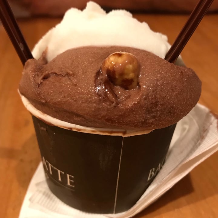photo of Bacio di Latte Sorvete De Chocolate Com Avelã shared by @euvivoparacomer on  19 Aug 2021 - review