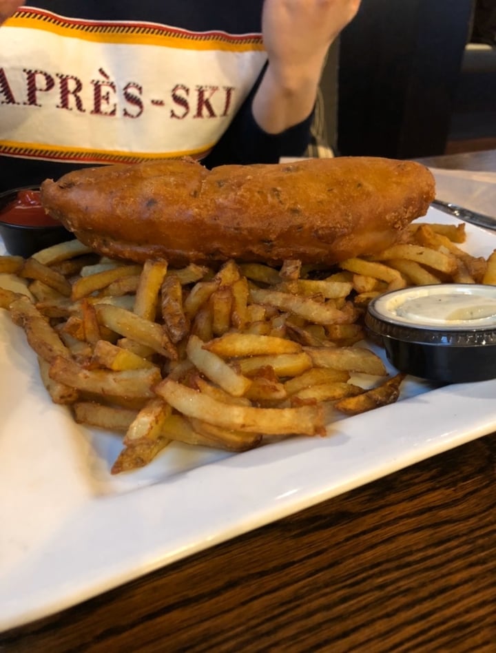 photo of Hometown Sports Grill Vegan Fish & Chips shared by @tarsbo on  10 Jan 2020 - review