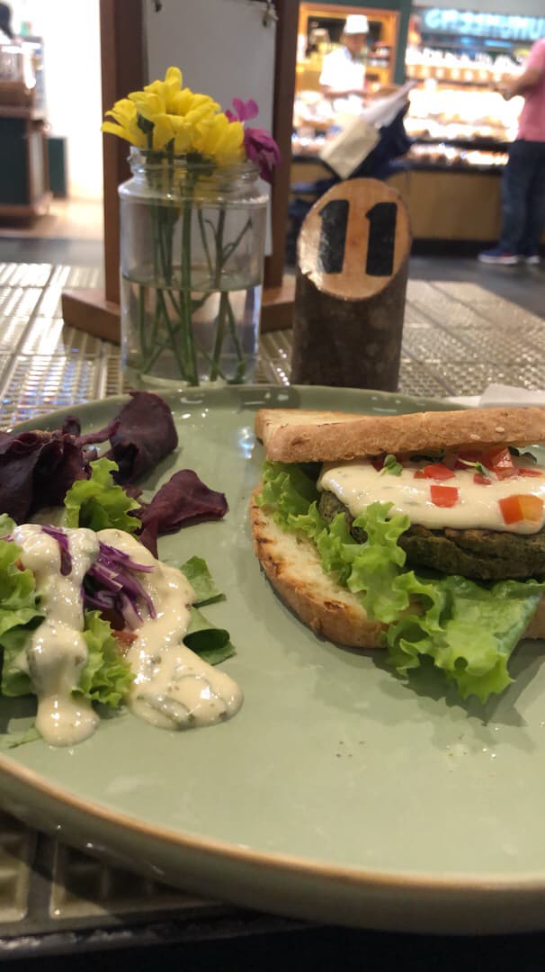 Photo du plat “Spinach and chickpea Burger”