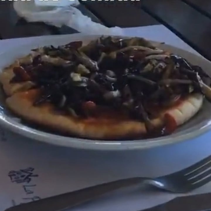photo of Blue Beach pizza de vegetales shared by @pitoma on  29 Jan 2021 - review