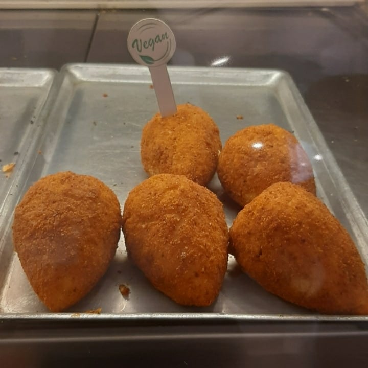 photo of Bar Dolcezza di Cuscunà Temistocle Arancino shared by @draculaura on  20 Jul 2021 - review