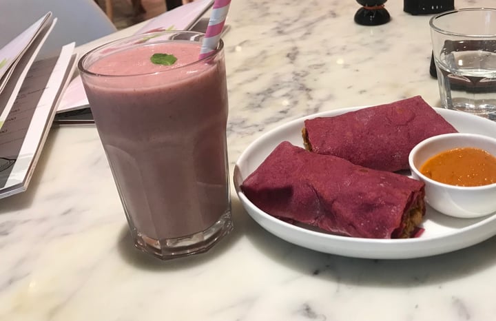 photo of Earth Cafe @ Waterfield Coconut milk strawberry and banana smoothie shared by @kavyapandit on  04 Jun 2020 - review