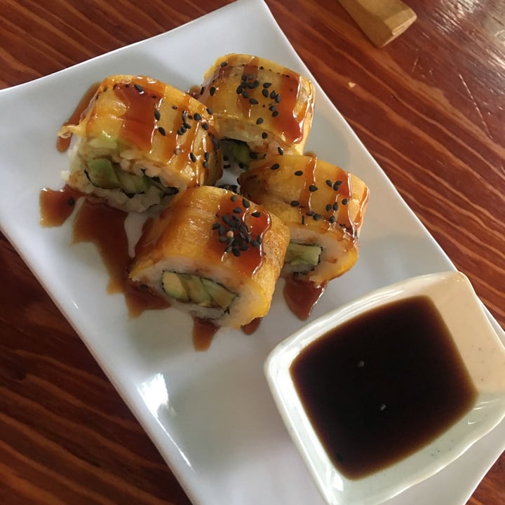 photo of V Ramen Rollo Maki Sushi shared by @lafoodievegana on  15 Jun 2020 - review