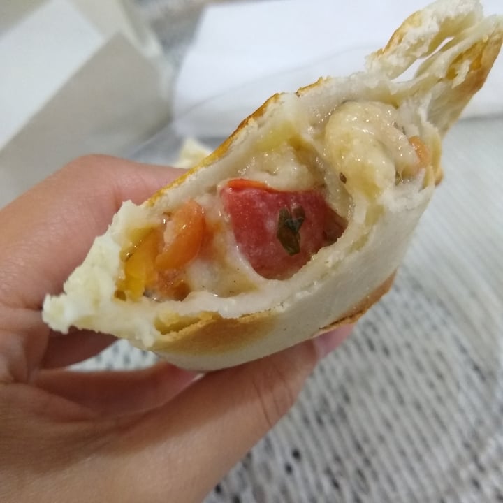 photo of Pizzas y Empanadas IL Giardino De Devoto Empanada Capresse shared by @fabuchi on  07 Apr 2021 - review