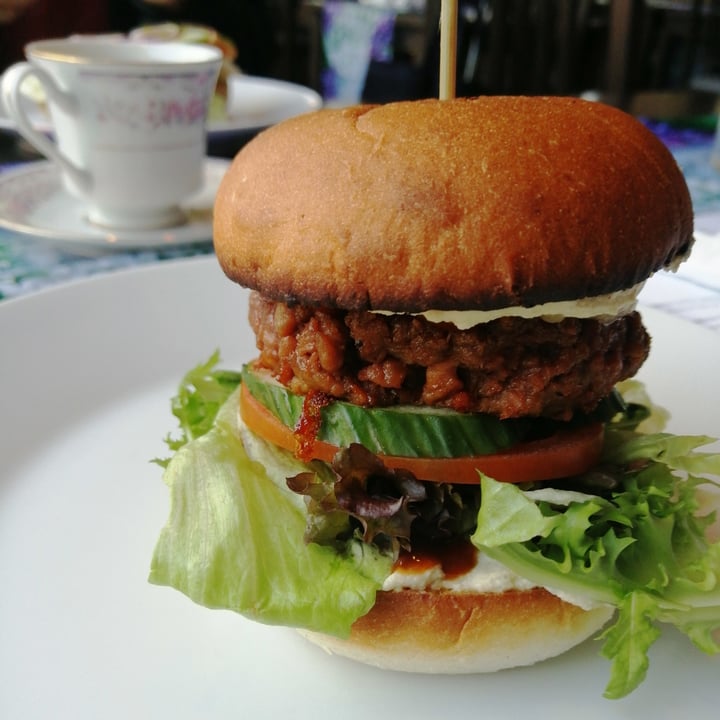review photo of Vegan Vacation Jack Daniels vegan burger shared by @warrenthevegan on 09 Nov 2022 - review