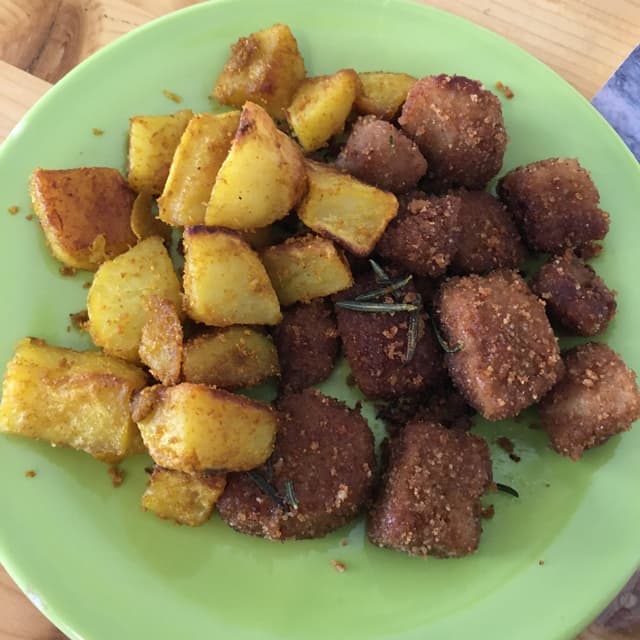 Photo of the dish “Seitan arrosto e patate al curry”