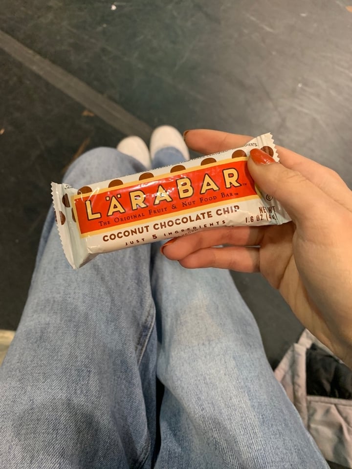 review photo of Larabar Coconut Chocolate Chip shared by @gaxcelson on 16 Jan 2020 - review