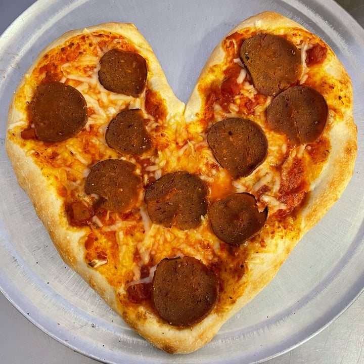 photo of Brandon Vegan Deli Valentine’s Pizza shared by @kittenxwitch on  22 Mar 2022 - review