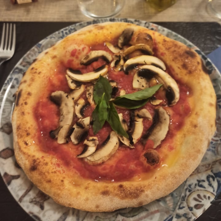photo of Atmosphera Rest & Lounge pizza rossa shared by @anitarichichi on  16 Aug 2022 - review