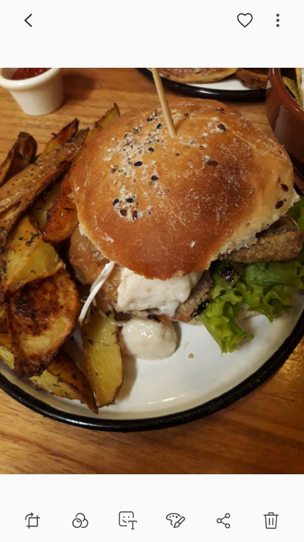 review photo of Estilo Veggie Gran Crispy shared by @earthingvictoria on 01 Aug 2019 - review
