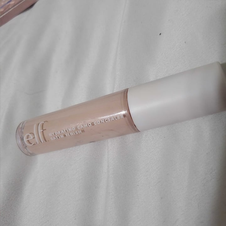 photo of e.l.f. Cosmetics Hydrating Como Concealer Satin Finish shared by @desiraelynn11 on  30 Apr 2020 - review