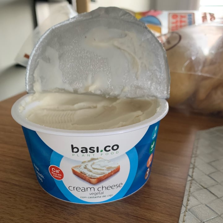 photo of Básico Plant Food Cream Chesse Vegetal shared by @debhvt on  22 Aug 2022 - review