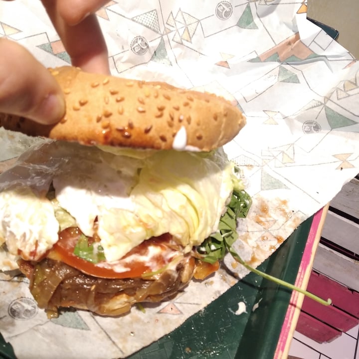 review photo of La Trocadero LT Classic Burger shared by @villacampa on 10 Feb 2021 - review