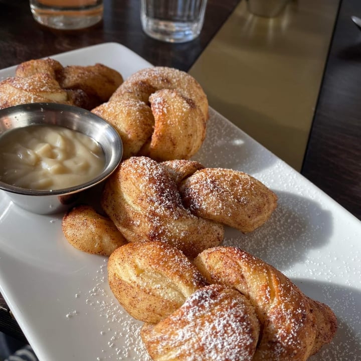 photo of Virtuous Pie Cinnamon Roll Knots shared by @corieveg on  21 Nov 2021 - review