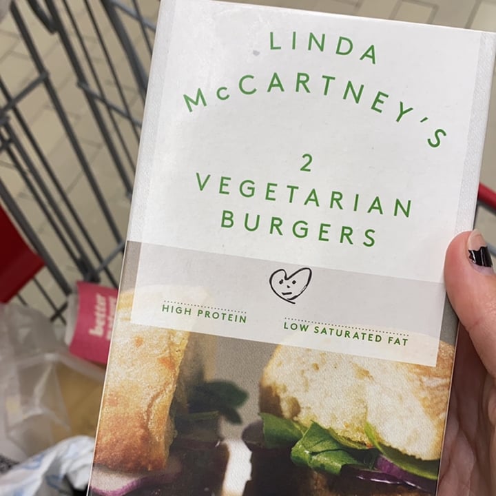 review photo of Linda McCartney's Vegetarian 1/4lb burgers shared by @martarodriguez13 on 15 Dec 2021 - review