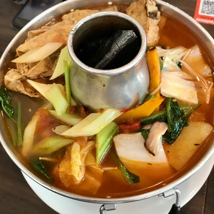 photo of New Fut Kai Vegetarian Restaurant Tomato Broth Hotpot shared by @ziggyradiobear on  26 Jun 2022 - review