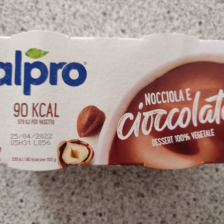 photo of Alpro Nocciola e cioccolato dessert 100% Vegetale shared by @kateveg on  09 Apr 2022 - review