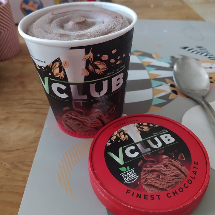 review photo of VClub Finest Chocolate Tub shared by @aitanajh on 24 Aug 2022 - review