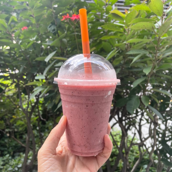 photo of Soul Smoothie Bar Berried Alive  *veganized* shared by @jenniferj1s on  22 Feb 2022 - review