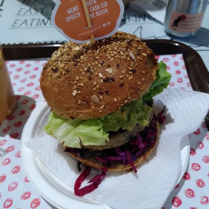 photo of Veg & Veg Asian Burger shared by @maffi1810 on  28 Aug 2022 - review