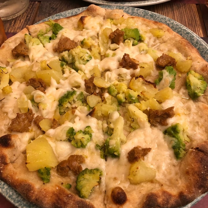 photo of Rifugio Romano Pizza Broccolona shared by @cbasso on  31 Mar 2022 - review