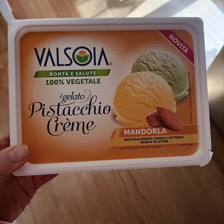 photo of Valsoia il Gelato al pistachio e crema Mandorla  shared by @skimo80 on  14 Apr 2022 - review