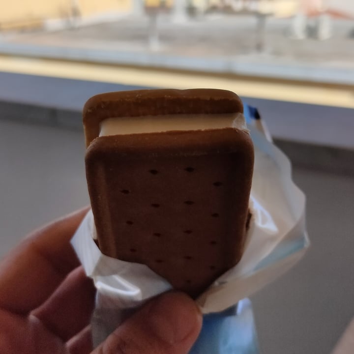 review photo of Valsoia 8 sandwich il gelato shared by @giosim91 on 15 Jun 2022 - review