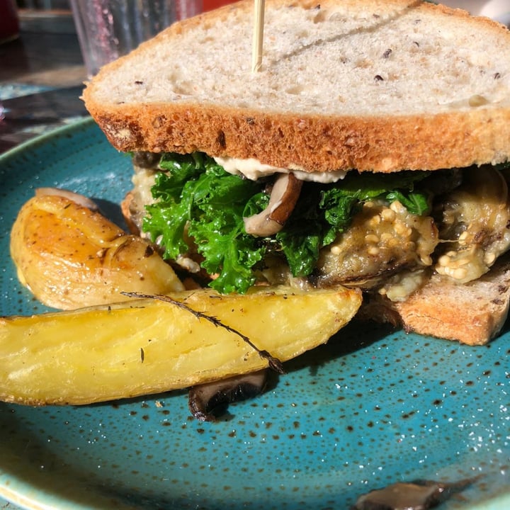 photo of Hierbabuena Vegan Sandwich shared by @anavegar on  03 Apr 2021 - review