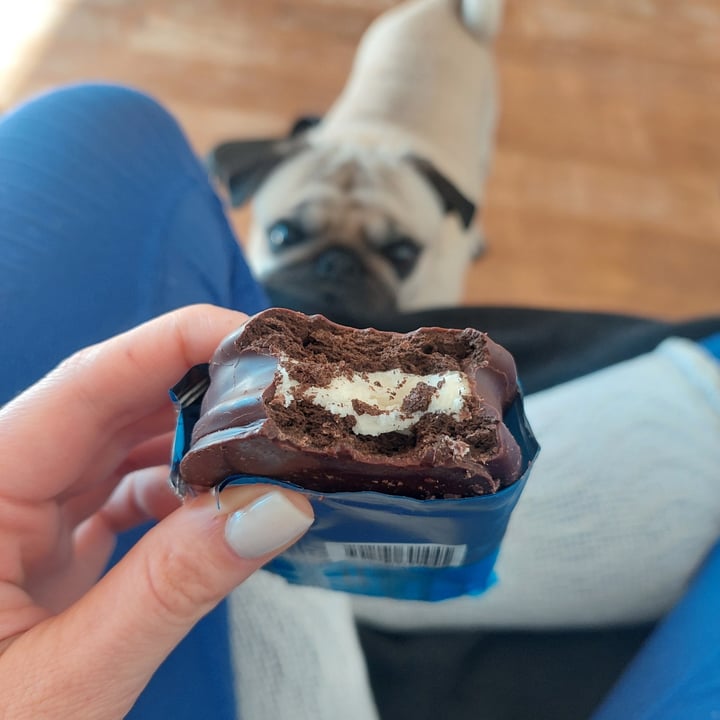 review photo of Cerro Azul Alfajor Mousse de Vainilla shared by @laristicaa on 02 Aug 2021 - review