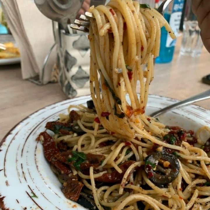 photo of Anglo Indian Cafe Spaghetti Aglio-E-Olio shared by @aveganfantasy on  16 Nov 2021 - review