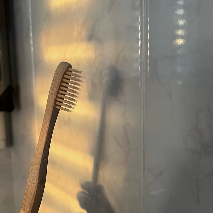 photo of Beau-Pro Bamboo Toothbrush shared by @emanuelarollo on  28 Sep 2022 - review