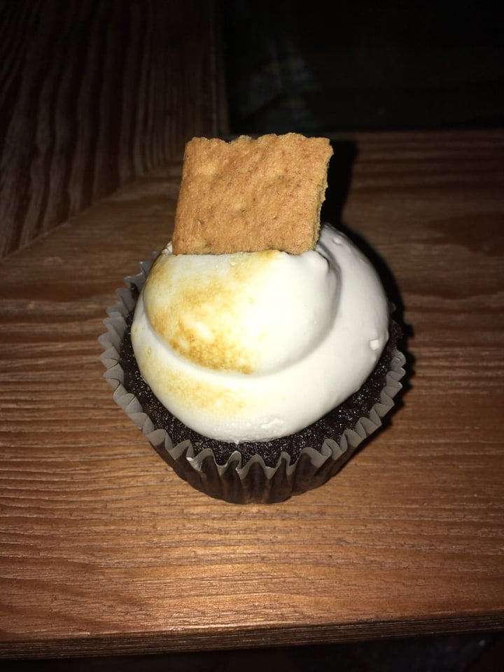 photo of Vegan East Cupcakes shared by @roostersrule on  29 Jul 2018 - review