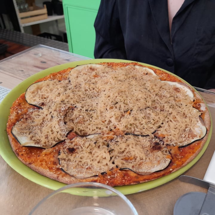 photo of Dolce Pizza y Los Veganos Pizza parmigiana vegana shared by @guajira on  08 Oct 2021 - review