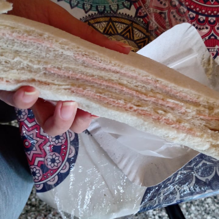 photo of Panadería DyD Sandwich de miga jamón y queso shared by @hilen on  10 May 2020 - review