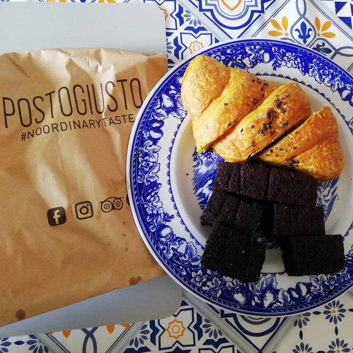 photo of POSTO GIUSTO Caprese E Cornetto Curcuma E Semi Di Papavero shared by @lalindaveg on  09 Aug 2022 - review