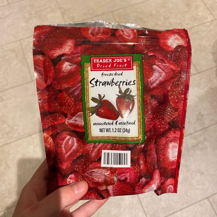 photo of Trader Joe's Freeze Dried Strawberries shared by @evafenn on  28 Nov 2020 - review