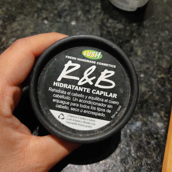 review photo of LUSH Fresh Handmade Cosmetics R&B Hidratante Capilar shared by @leilis3000 on 02 Mar 2022 - review