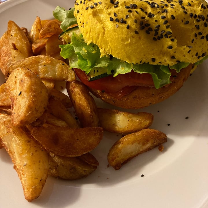 photo of Flower Burger Funky cecio shared by @zazie21 on  16 Mar 2022 - review