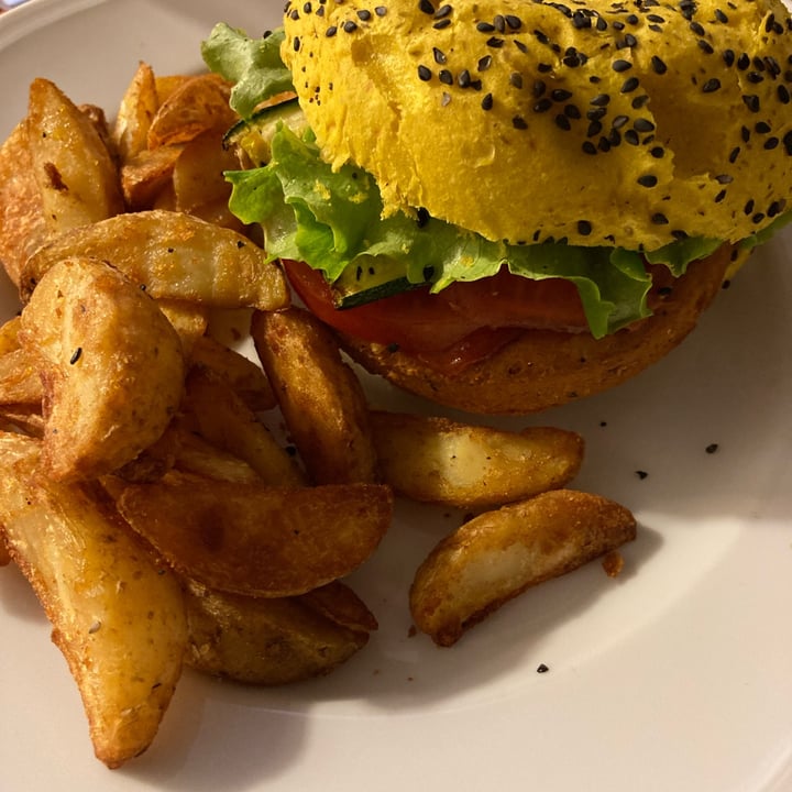 review photo of Flower Burger Funky cecio shared by @zazie21 on 16 Mar 2022 - review