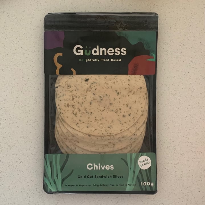 photo of Gudness Plant-Based Deli Chives Cold Cut Sandwich Slices shared by @theveganstudents on  02 Aug 2021 - review