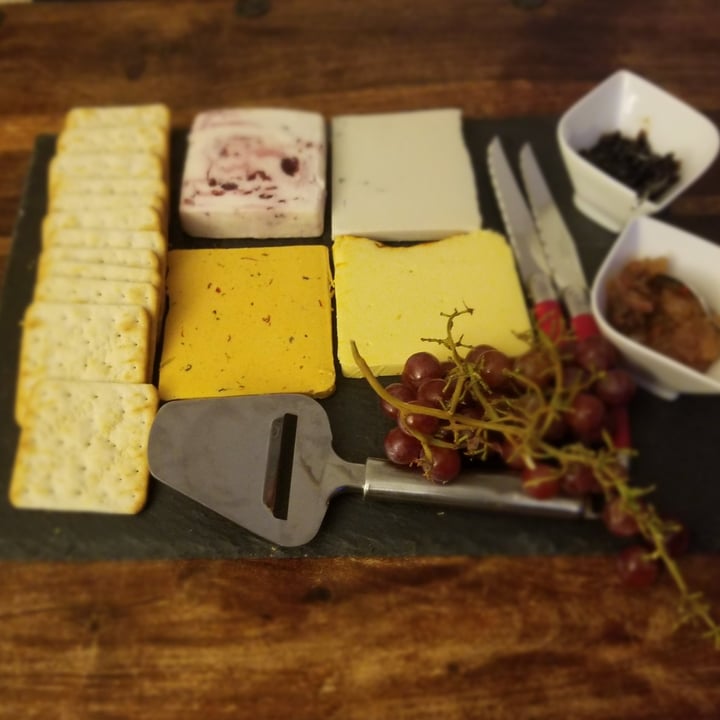 review photo of Ilchester Festive vegan cheese selection shared by @20yearsvegan on 19 Jan 2021 - review