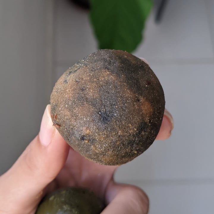 review photo of The Clean Addicts Black Sesame Kinako Oat Bliss Ball shared by @bornvegetarian on 13 Oct 2022 - review