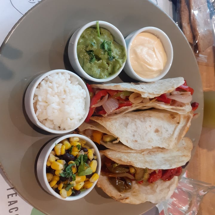 photo of Tea Connection Lomitas Buenos tacos shared by @zoemontiel on  28 Nov 2020 - review