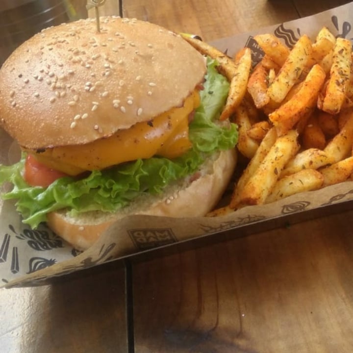 review photo of Mad Mad Vegan Hamburguesa Double Cheese Bacon shared by @circle on 22 Oct 2022 - review