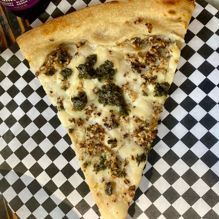 photo of Pizza Flora Pesto pizza shared by @plantandflores on  27 Apr 2022 - review