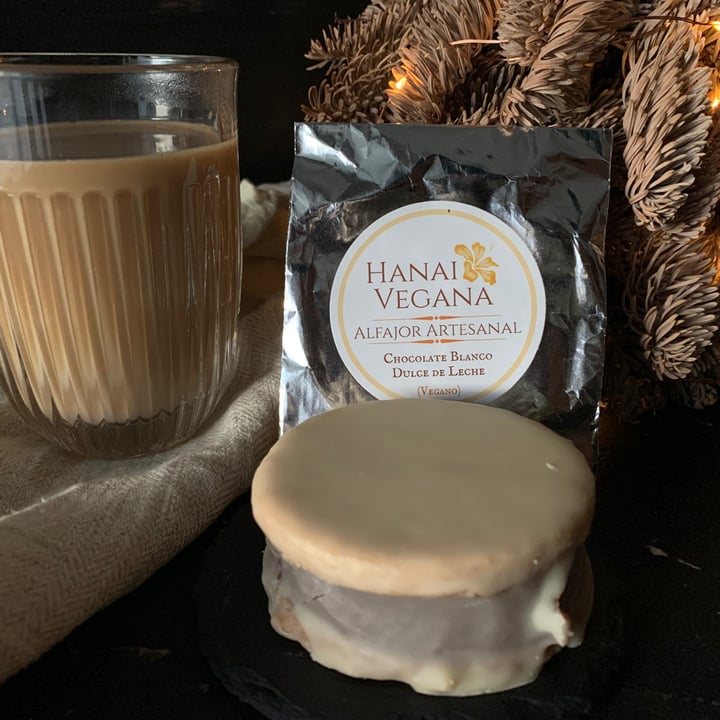 photo of Hanai Vegana Alfajor De Chocolate Blanco Y Dulce De Leche shared by @naivoncake on  29 Dec 2020 - review