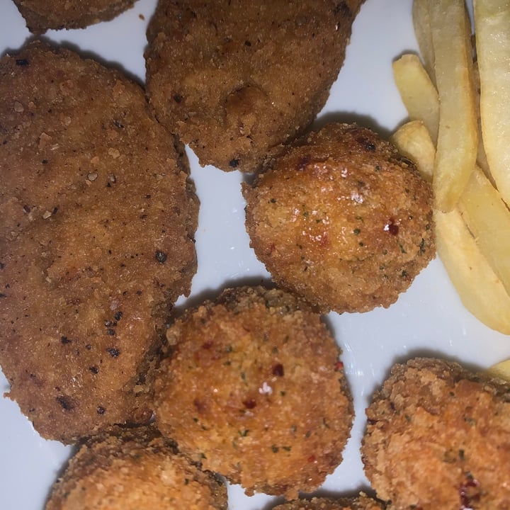 review photo of Linda McCartney's Vegetarian Chicken bucket shared by @livgnorth on 08 Mar 2021 - review