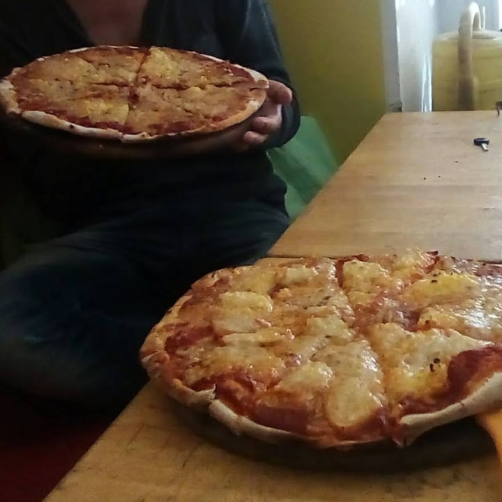 review photo of Yoyo Foodworld Hawaii Pizza shared by @fabillous on 27 May 2020 - review