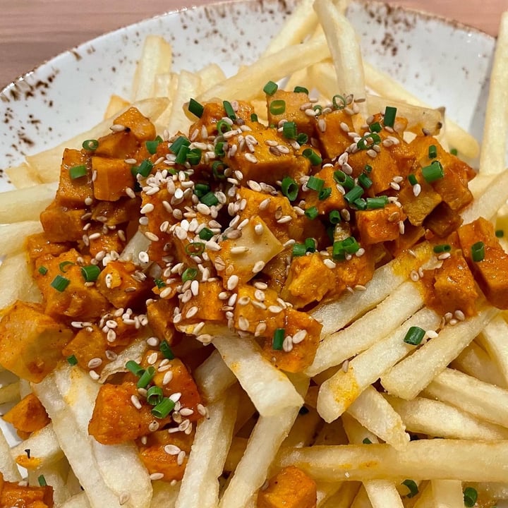 review photo of Am I Addicted - Pottery Studio & V Cafe Hooked on Gochujang Fries shared by @simhazel on 18 Jan 2022 - review